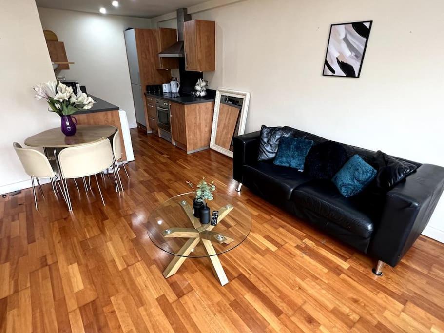 Entire Flat, 2 Bedroom & 2 Bathrooms In Birmingham Esterno foto